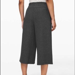 NEW Lululemon retreat yourself crop dark grey 4